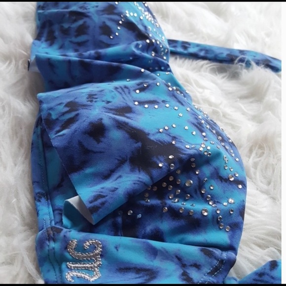 Miss me swimsuit! - Picture 3 of 3